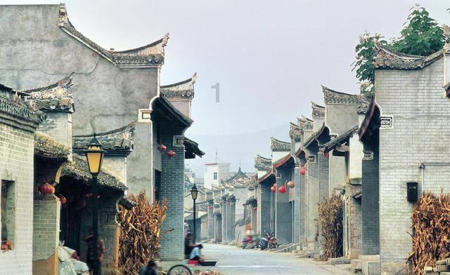 王家卫又被炮轰！挪用《繁花》电影情节不给编剧署名，遭公开指责